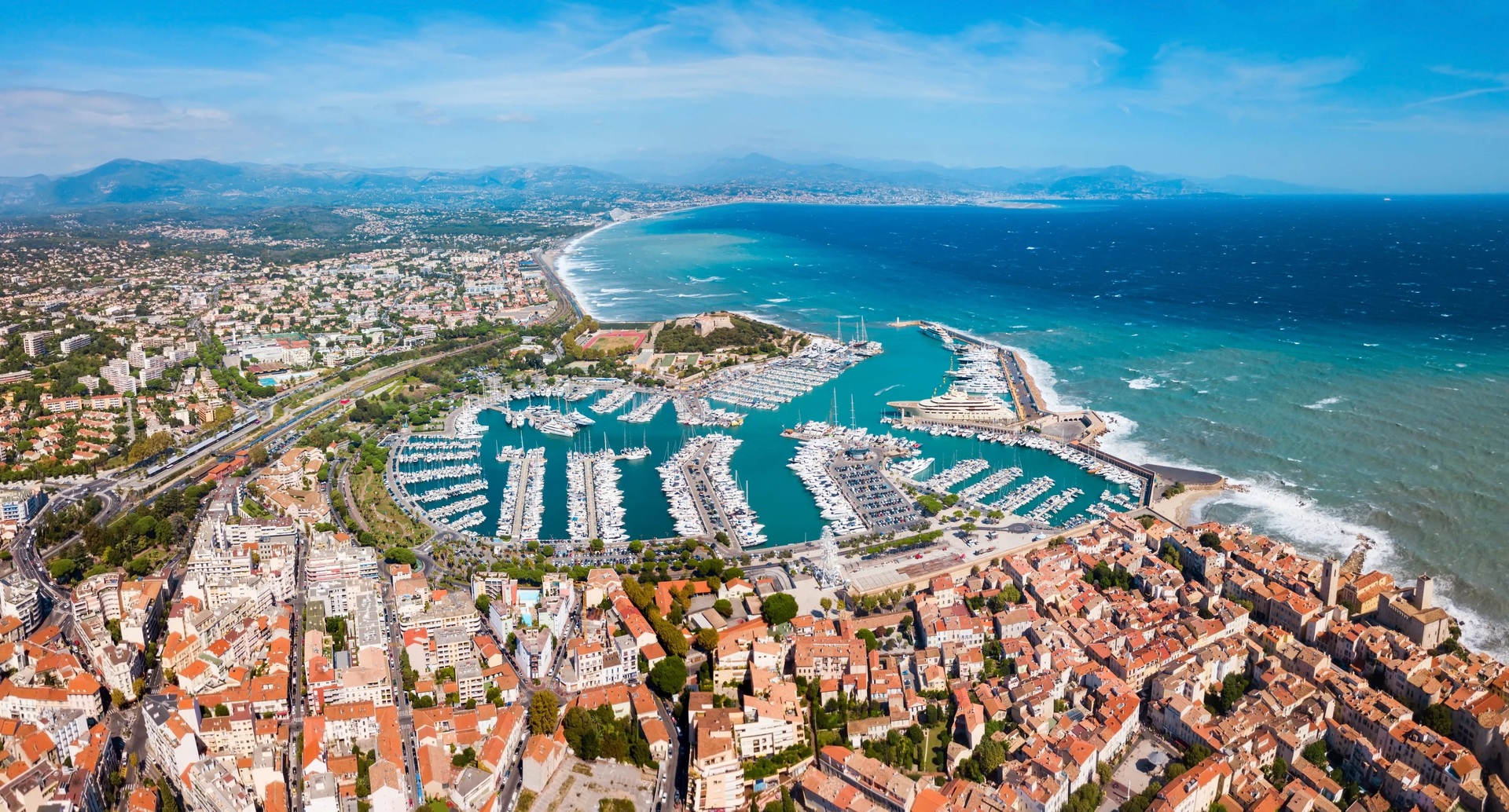 Location: <span>Antibes</span>